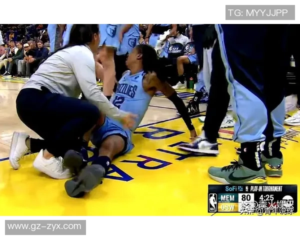 足球明星在比赛中意外扭伤脚踝赛季前景堪忧引发球迷担忧